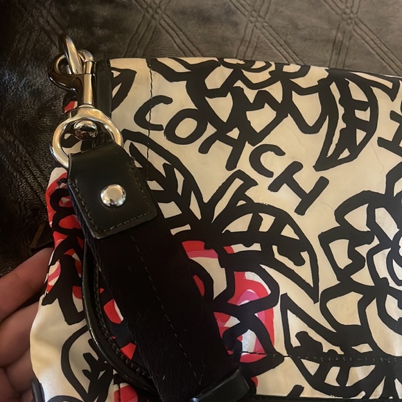 Coach Poppy Daisy Graffiti Messenger Style Shoulder or Crossbody Bag F16915 - Picture 10 of 12